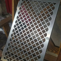Grillage de sécurité perforé en acier inoxydable à faible MOQ pour fenêtres et portes, idéal pour la protection.