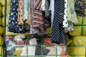 ผู้ผลิต SH07 จำหน่ายเสื้อผ้ามือ<span class=keywords><strong>สอง</strong></span> เสื้อยืด<span class=keywords><strong>ผู้ชาย</strong></span> <span class=keywords><strong>กางเกง</strong></span><span class=keywords><strong>คา</strong></span><span class=keywords><strong>ร์</strong></span><span class=keywords><strong>โก้</strong></span> ชุดเดรสผู้หญิง เสื้อเบลาส์ เสื้อผ้า<span class=keywords><strong>มือ</strong></span><span class=keywords><strong>สอง</strong></span>คละแบบขายส่ง - Product Image 4