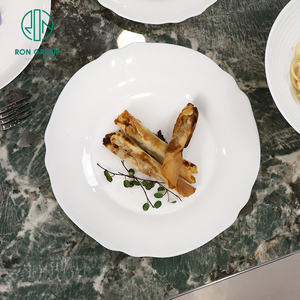 <span class=keywords><strong>Assiette</strong></span> de service personnalisée en céramique blanche en forme de fleur de <span class=keywords><strong>24</strong></span> <span class=keywords><strong>cm</strong></span> pour salade, steak, dessert, dîner, traiteur, mariage, restaurant, couverts - Product Image 1