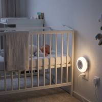 Luz Nocturna Inteligente Inalámbrica Portátil con Sensor Automático del Anochecer al Amanecer, Control Táctil, Cambio de Color RGB, con Enchufe