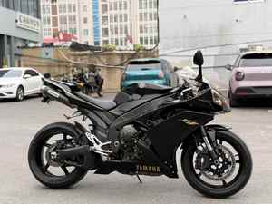Motocicleta Yamaha R1 de Gasolina - 4 Cilindros, Refrigeración por Agua, Inyección Electrónica, 1000cc, Alto Rendimiento, Velocidad Máxima 180 km/h - Product Image 2