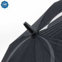Parapluie de golf monochrome à motifs géométriques abstraits noir et blanc, résistant au vent, idéal pour les expositions d'art et les cadeaux personnalisés