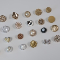 Boutons en plastique modernes en gros avec perles et strass pour la confection de vêtements, chemisiers, fournitures de couture décoratives, matériaux artisanaux en vrac
