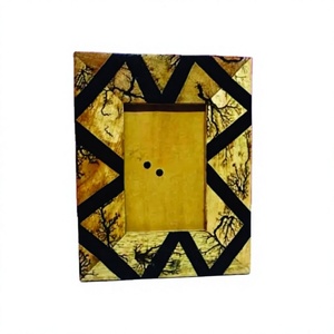Cadre photo artistique en résine artisanale avec incrustation d'os, design personnalisé pour les intérieurs de maisons et d'hôtels - Product Image 1