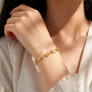 กำไลข้อมือ Gemnel Minimalist Fashion ชุบทอง 14K ดีไซน์รูปทรงสี่เหลี่ยมแบบโปร่ง ประดับด้วยผีเสื้อสุดประณีต - Product Image 3