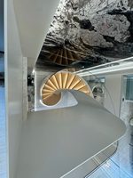Escalier en acier avec rampe en verre trempé, marches creuses, escalier rotatif en arc, villa, duplex, sur mesure, vente directe d'usine