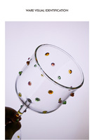 Verre à vin à long pied unique fait à la main de 10 oz avec des points colorés