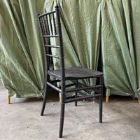 Chaises en plastique empilables extérieures d'événement de banquet de Chiavari noir de fournisseur d'usine pour le restaurant