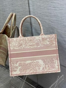 กระเป๋าโท้ทหรูหราคุณภาพสูง รุ่นแคตตาล็อกดีไซเนอร์ชั้นนำ พร้อมลายปักอักษรย่อ ดีไซน์แนวนอน ผ้าแคนวาส ลายสัตว์ป่า - Product Image 6