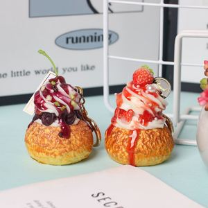 Porte-clés mignon en forme de tarte à la fraise, breloques artisanales en forme de choux à la crème, pendentif décoratif fantaisie, cadeaux promotionnels - Product Image 4