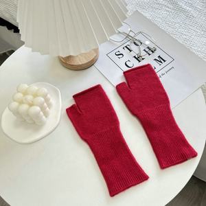 Guantes de punto de <span class=keywords><strong>medio</strong></span> Dedo de Color sólido Guantes de punto personalizados elásticos suaves <span class=keywords><strong>y</strong></span> cálidos Mitones para <span class=keywords><strong>hombres</strong></span> <span class=keywords><strong>y</strong></span> mujeres - Product Image 4