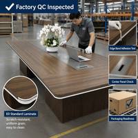 Grande table de réunion contemporaine avec port d'alimentation intégré, modulaire, pour hôtel, école, utilisation en bureau, mobilier de conférence écologique