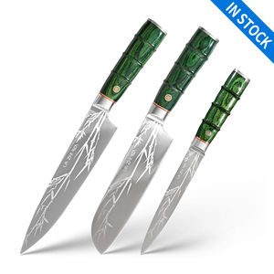 Couteau de chef Santoku japonais en acier Damas VG10 67 couches de haute qualité avec manche en bois vert - Product Image 1