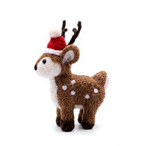 Figura de Reno de Fieltro No Tejido Hecha a Mano con Gorro de Santa Claus, Pequeña Decoración Navideña de Dibujos Animados para Colgar en la Pared, Decoración Interior - Product Image 3