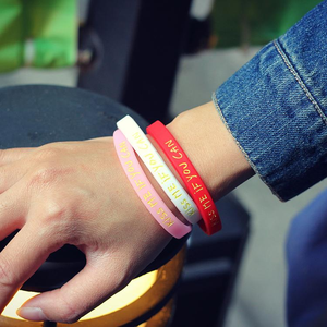 สายรัดข้อมือซิลิโคนแบบส่วนตัว สายรัดข้อมือสำหรับเล่นกีฬา พร้อมโลโก้ที่กำหนดเอง - Product Image 3