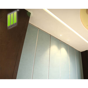 <span class=keywords><strong>Cloison</strong></span> pliante portable <span class=keywords><strong>Cloison</strong></span> compacte Séparation de bureau mobile Fabricant commercial en aluminium pour manger à l'extérieur - Product Image 4