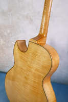 Gitar Elektrik Jazz 16" Buatan Tangan Yunzhi Luthier, Finishing Emas, Kayu Maple Berapi, Body Hollow, Top Spruce, Fingerboard Ebony, 6-String
