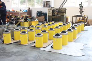 Enerpac eşdeğer 250 tonluk çift etkili hidrolik kriko, kilitleme halkalı ve devirme eyer - Product Image 5