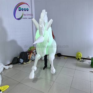 Costume de cheval gonflable pour décorations d'événements Modèle de marche en PVC Sac <span class=keywords><strong>à</strong></span> <span class=keywords><strong>dos</strong></span> de carnaval léger Performances comprenant un ventilateur - Product Image 3
