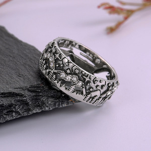 Anello con Totem di Lupo per Coppie, Gioiello da Dito Vintage alla Moda per Uomo e Donna - Product Image 6