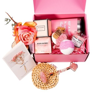 豪華なローズスパギフトセット-バス爆弾、エッセンシャルオイルローラー、香りのキャンドル & 女性のための休日のリラクゼーションギフトボックス - Product Image 2