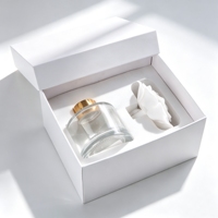 Diffuseur de parfum d'ambiance en verre de 100 ml avec fleur de rose en céramique faite à la main, pierre aromatique et bâtonnets en rotin pour huiles essentielles
