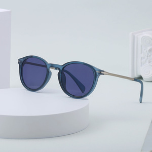 Gafas de Sol Polarizadas con Marco Redondo Estilo Europeo para Mujer, Protección UV400, Marco de Metal y PC, Lentes TAC, Gafas Modernas - Product Image 4