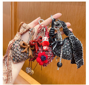 Llavero Colgante <span class=keywords><strong>de</strong></span> Lujo Hecho a Mano DIY con Pequeño Lazo Aromático y Corazón Brillante, Elegante Adorno para Bolsos y Regalo - Product Image 2