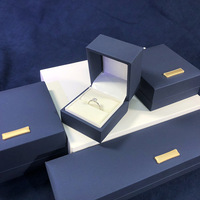 Boîte à bijoux en velours avec éclairage LED pour bagues, colliers et bracelets, emballage personnalisé avec logo estampé or, boîte à bijoux en velours noir