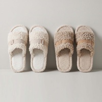 Chaussons bouclés pour femmes avec boucle dorée, sandales d'intérieur en peluche à bout ouvert, confortables et luxueuses, personnalisables avec logo, vente en gros