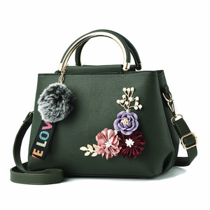 Nouveauté Shopceo Sac à main pour femme motif floral avec pompon en fourrure, sac bandoulière et fourre-tout - Product Image 3