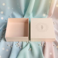 Boîte cadeau en carton rigide avec logo personnalisé, design élégant, recyclable