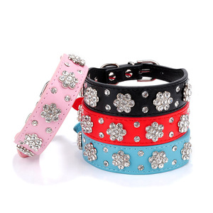 Collar de perro con diamantes de imitación en forma de flor ostentosa, Collar de perro de cuero ajustable de diseñador de lujo para mascotas con hebilla de Metal - Product Image 1