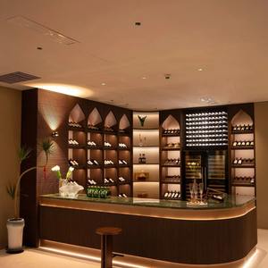 أثاث منزلي سليملاين ، قبو نبيذ زجاجي بزاوية مع إضاءة للاستخدام تحت الدرج في غرفة المعيشة - Product Image 5