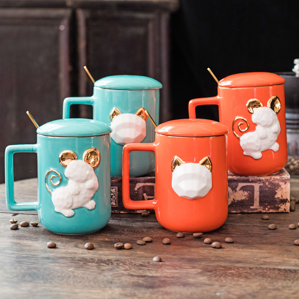 Taza de animales con tapa