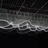 Rideaux de plafond en tissu en forme de S sur mesure de luxe avec bande lumineuse LED pour la décoration de mariage, d'événements et de fêtes