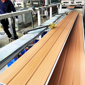 Panneaux muraux et de plafond en <span class=keywords><strong>PVC</strong></span> d'usine, imperméables, ignifuges, effet bois, 250 mm, 300 mm, revêtement décoratif <span class=keywords><strong>intérieur</strong></span> moderne pour salle de sport - Product Image 1