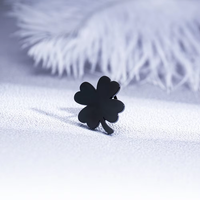 Broche Épingle de Revers Trèfle à Quatre Feuilles Porte-Bonheur en Acier Inoxydable Plaqué Or 18K – Vente Chaude en Gros