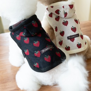 Abrigo con Capucha para Perro con Estampado de Fresas, Dulce y Cálido para Otoño e Invierno, en Oferta - Product Image 4