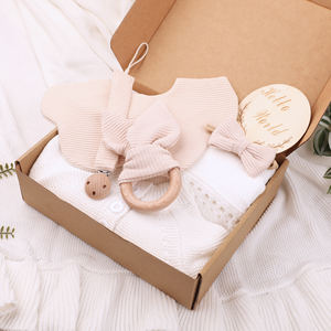 صندوق هدايا للمواليد الجدد 2024 يحتوي على بطانية بشراشيب وسلسلة لهاية وبدلة كروشيه للأطفال وقماش مصاصة وعضاضة على شكل أرنب - Product Image 2