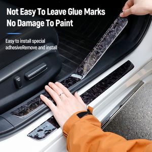 Protecteur <span class=keywords><strong>de</strong></span> <span class=keywords><strong>porte</strong></span> automobile à texture carbone époxy avec logo personnalisé autocollants <span class=keywords><strong>de</strong></span> protection <span class=keywords><strong>de</strong></span> <span class=keywords><strong>seuil</strong></span> <span class=keywords><strong>de</strong></span> <span class=keywords><strong>porte</strong></span> <span class=keywords><strong>de</strong></span> voiture autocollants anti-rayures - Product Image 3