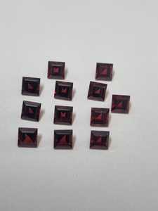 Granat naturel taille carrée 4 mm, pierre précieuse non montée, granat rouge facetté pour la fabrication de bijoux, fournisseur en gros de pierres précieuses - Product Image 3