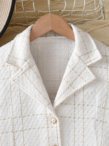 Set da bambina <span class=keywords><strong>a</strong></span> tre pezzi bianco <span class=keywords><strong>a</strong></span> quadretti con giacca corta, gilet e gonna. - Product Image 4