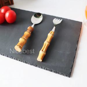 Plato de pizarra negra con borde Natural, bandeja para servir comida, queso, aperitivos, postres y pizarra - Product Image 2