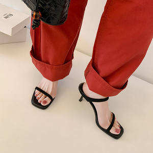 Sandales plates pour femmes à bride unique de couleur unie - simples et élégantes, fermeture à lacets, en cuir véritable - Product Image 2