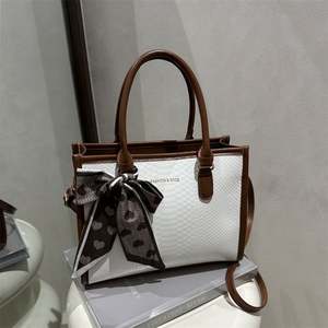 Sac à bandoulière et sac porté épaule tendance I-0267, sac fourre-tout élégant et polyvalent, sacs à main pour femmes - Product Image 3