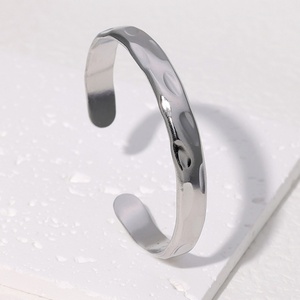 New Design Wholesale Custom PVD 24K <b>Gold</b> <b>Plated</b> Anti-Allergy Stainless Steel <b>Bangle</b> - Product Image 2