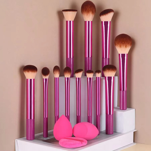 YRX Juego de Brochas de Maquillaje de Pelo Sintético Profesional con Logotipo Personalizado al por Mayor, 12 Piezas, Empaque Personalizable para Sombra de Ojos y Rostro - Product Image 4