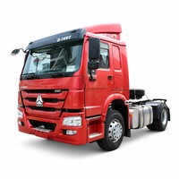 Truk Traktor Sinotruk HOWO 4X2 Kabin Atap Tinggi Merah Tugas Berat Penarik Utama Semi Trailer Head WD615.47 351-450HP Euro 2
