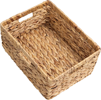 Panier de rangement rectangulaire moderne en jacinthe d'eau avec poignées perforées, design écologique et polyvalent